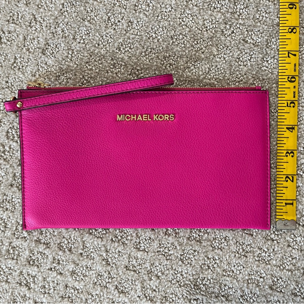 NWOT Hot pink Michael Kors wristlet